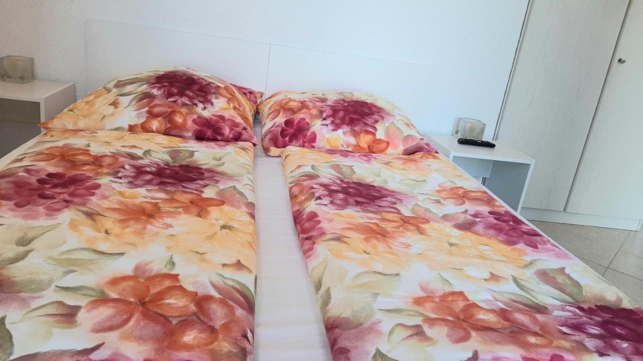 Helles Doppelzimmer Mit Bad, Terrasse Und Pool, Seperater Eingang, Liznjan, Istrien Dış mekan fotoğraf