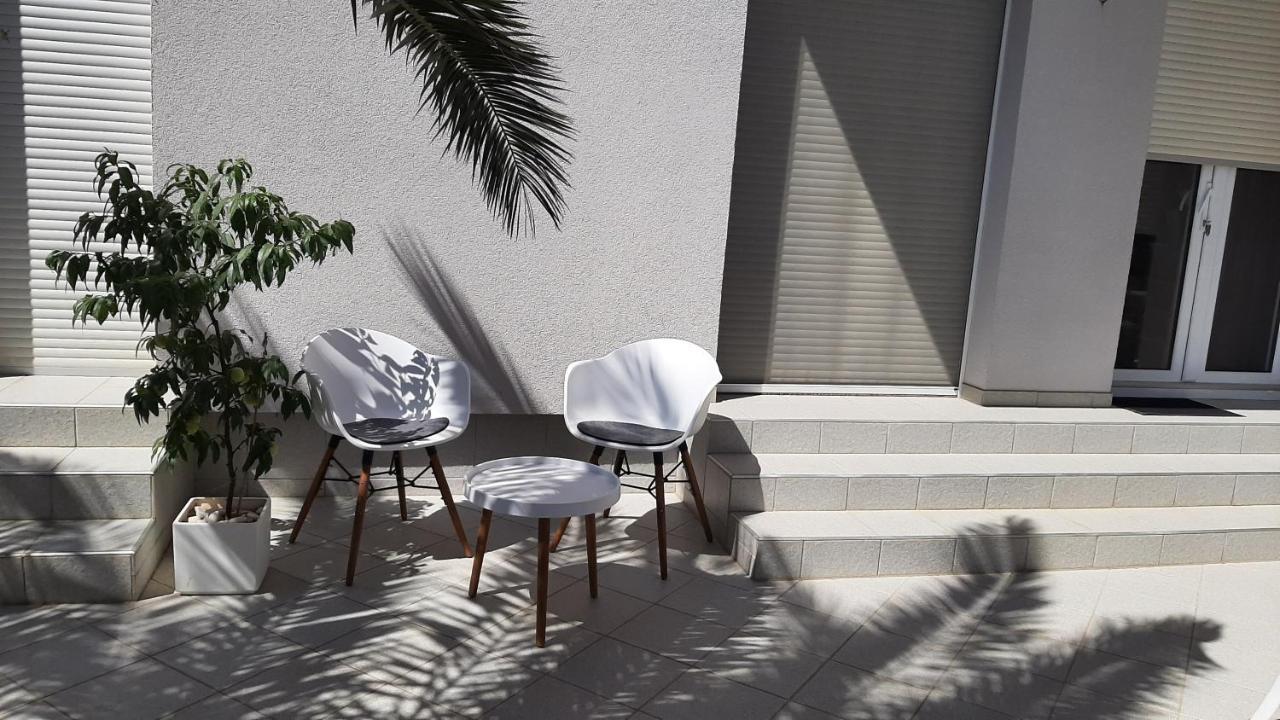 Helles Doppelzimmer Mit Bad, Terrasse Und Pool, Seperater Eingang, Liznjan, Istrien Dış mekan fotoğraf