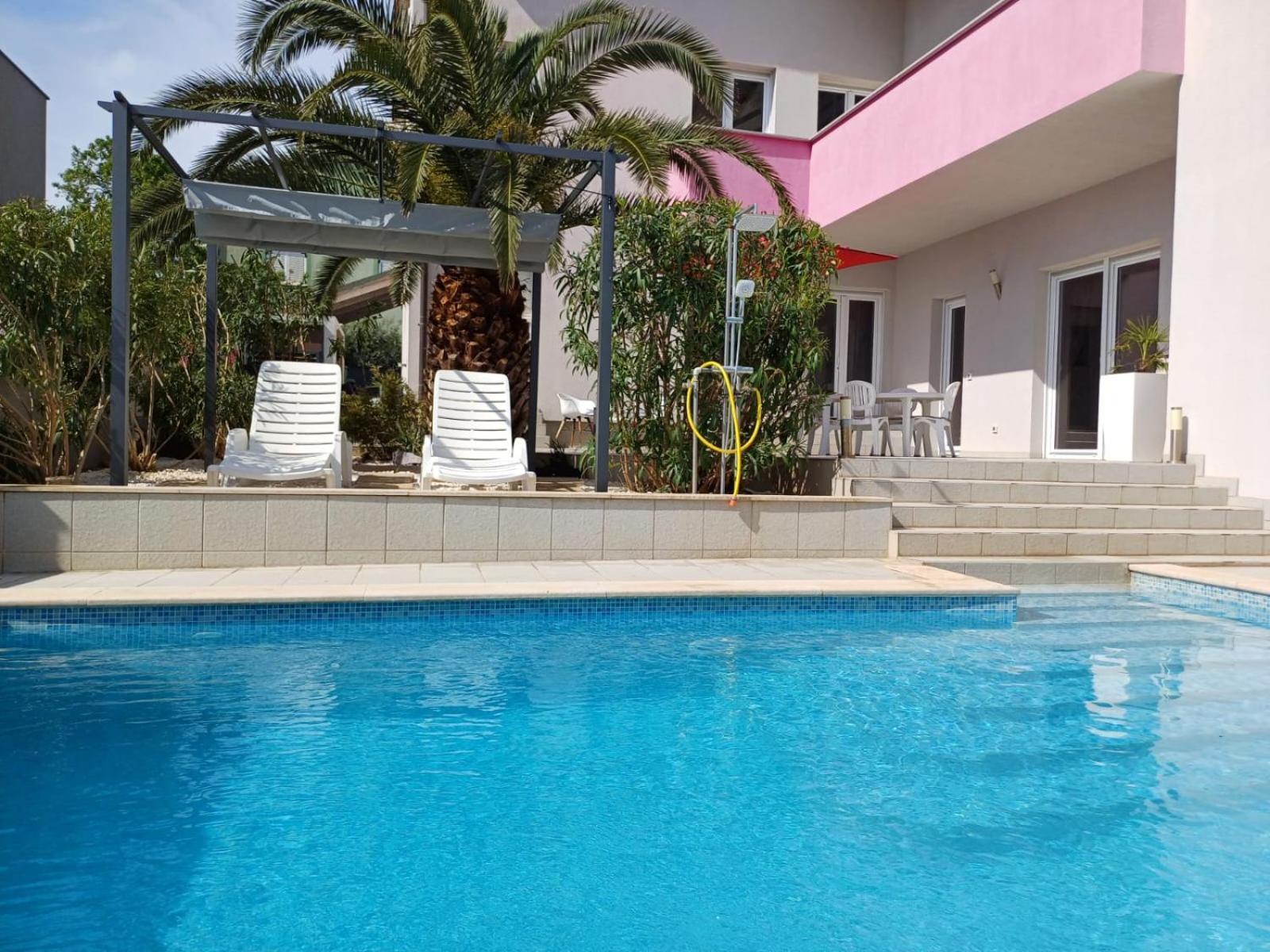 Helles Doppelzimmer Mit Bad, Terrasse Und Pool, Seperater Eingang, Liznjan, Istrien Dış mekan fotoğraf